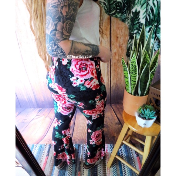 NWOT Floral crushed velvet bell bottoms 🌿 - Picture 3 of 4
